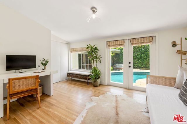555 N Irving Boulevard, Los Angeles CA: https://media.crmls.org/mediaz/7938dd44-a547-44e6-8164-edfb12683f73.jpg