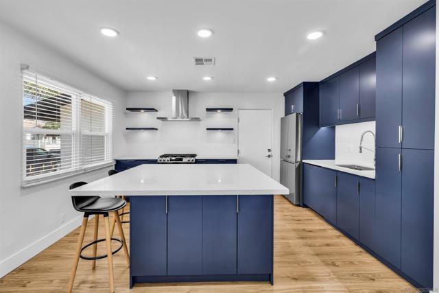 2702 Ridge View Dr, San Diego CA: https://media.crmls.org/mediaz/7938f8b6-478e-4855-984a-884da3616b19.jpg