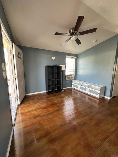 86 Corso Di Italia, Chula Vista CA: https://media.crmls.org/mediaz/79394d41-87b0-4d71-aa49-78024c876b41.jpg