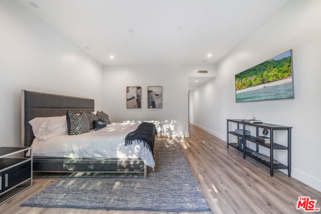 1903 S Bedford Street, Los Angeles CA: https://media.crmls.org/mediaz/79396986-943b-431c-b8ef-e281d6054abf.jpg