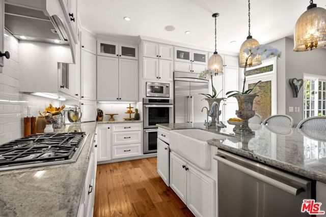 403 S Bundy Drive, Los Angeles CA: https://media.crmls.org/mediaz/79398abd-1d92-4070-ab1e-5a4685c60ea6.jpg