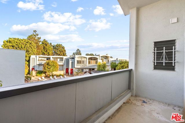 4771 La Villa Marina, Marina del Rey CA: https://media.crmls.org/mediaz/7939b56e-faee-45c4-8124-4c4557414259.jpg