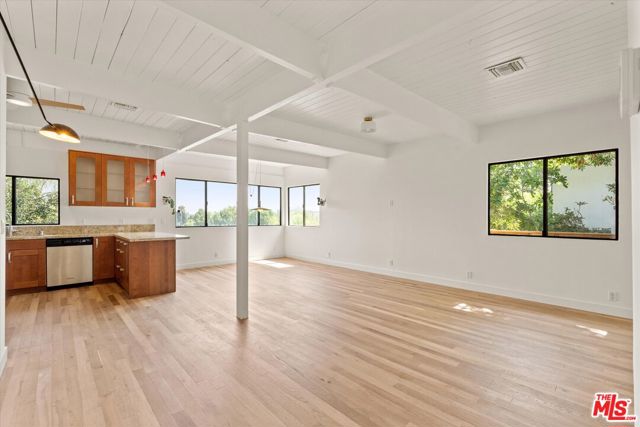 4950 Marmol Drive, Woodland Hills CA: https://media.crmls.org/mediaz/793a1fe9-cf29-4b7d-9ce8-bb4557bc236c.jpg