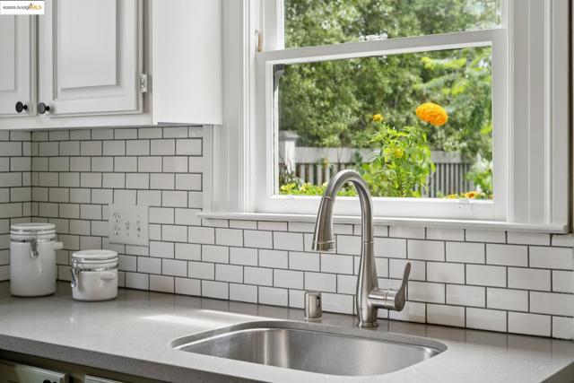 1042 Santa Clara Ave, Alameda CA: https://media.crmls.org/mediaz/793a492c-a86c-4f78-a2a7-f9d7c3dd1c3d.jpg