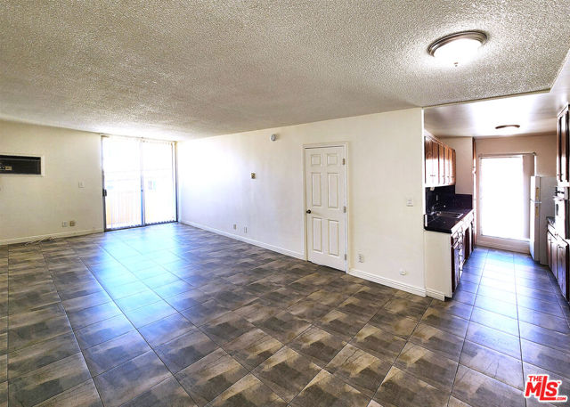 425 S Kenmore Avenue, Los Angeles CA: https://media.crmls.org/mediaz/793a4e61-8895-4382-a81c-6a25e647f551.jpg