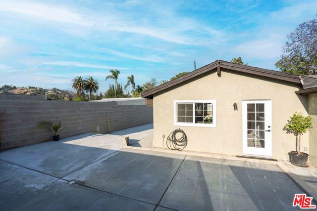 9701 Wheatland Avenue, Sunland CA: https://media.crmls.org/mediaz/793aec5c-51b1-4caf-b6dc-501c87cda8b2.jpg