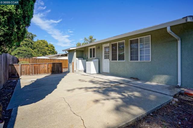 2206 Gehringer Dr, Concord CA: https://media.crmls.org/mediaz/793af512-139c-4f9f-b32e-087dbfbabf7e.jpg
