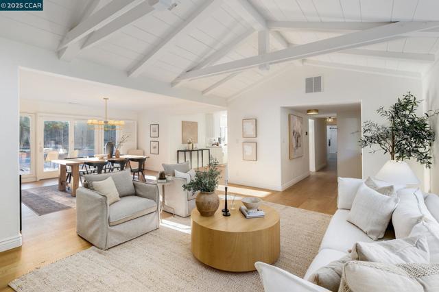 115 Camino Encanto, Danville CA: https://media.crmls.org/mediaz/793b17cc-d1d7-4e46-89d2-94d6cd10f4e3.jpg