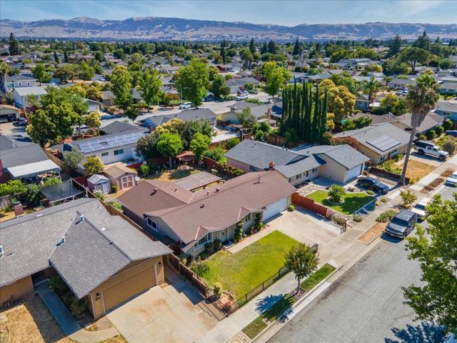1239 Swaner Drive, Gilroy CA: https://media.crmls.org/mediaz/793b18f3-092d-4537-9ce0-4dc67dff454f.jpg