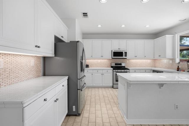 Detail Gallery Image 16 of 52 For 38538 Tranquila Ave, Murrieta,  CA 92563 - 4 Beds | 2/1 Baths