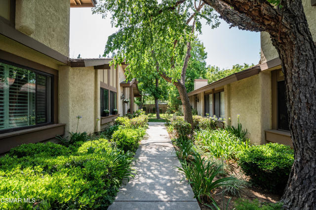 1103 Catlin Street, Simi Valley CA: https://media.crmls.org/mediaz/793b615d-3b4c-44c2-9c43-eede81760bb5.jpg