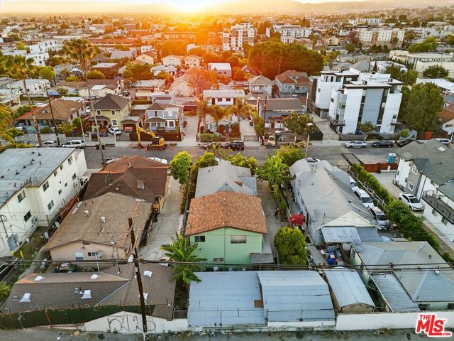220 N Burlington Avenue, Los Angeles CA: https://media.crmls.org/mediaz/793ba166-4ad3-4e3f-bb0e-1d808029ba81.jpg