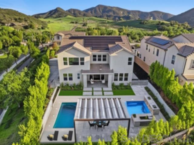 2807 California Poppy Street, Escondido CA: https://media.crmls.org/mediaz/793d0846-ba23-4f80-9801-89514dd14ee8.jpg