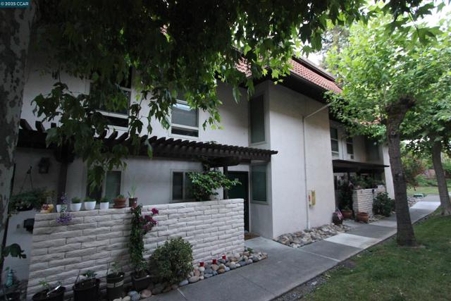 1327 Montego, Walnut Creek CA: https://media.crmls.org/mediaz/793dfe34-d44a-4aee-b226-ccb52c62e8d5.jpg