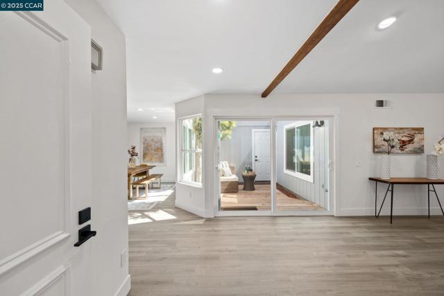 117 Brighton Rd, Alameda CA: https://media.crmls.org/mediaz/793e1791-058d-48c9-be59-ce7ca1723fed.jpg