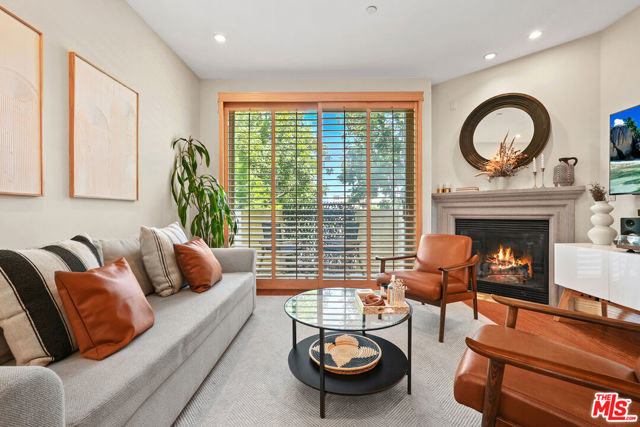 5303 Satsuma Avenue, North Hollywood CA: https://media.crmls.org/mediaz/793e4469-6f0a-4876-b1e6-6b5d8567b270.jpg
