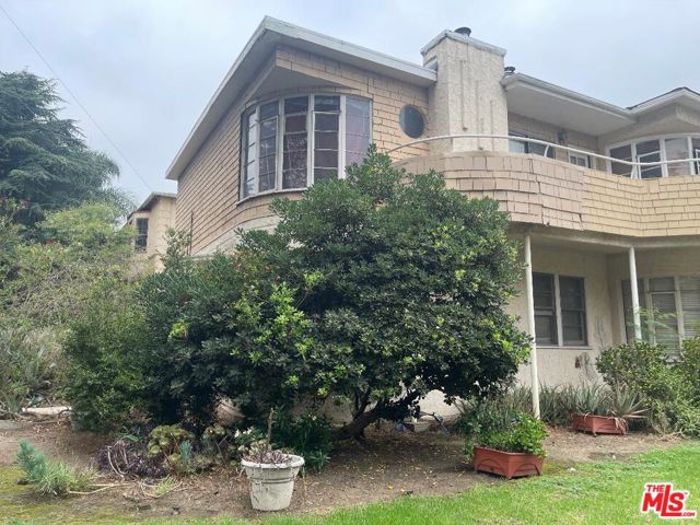 3757 Los Feliz Boulevard, Los Angeles CA: https://media.crmls.org/mediaz/793f4268-a85d-4a62-811f-9a66dfd0150e.jpg