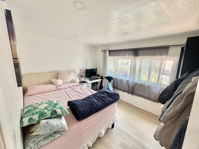 262 Manitoba Green, Fremont CA: https://media.crmls.org/mediaz/793ff81c-03ad-483f-8dc8-55079adc149f.jpg