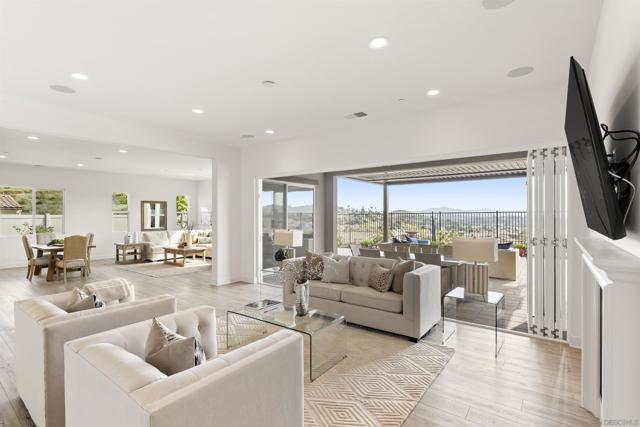 1417 Apex Place, Escondido CA: https://media.crmls.org/mediaz/79400f3e-3543-49f0-b6a2-62325bd24e64.jpg