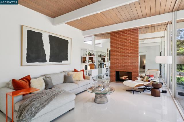 206 Santa Fe Dr, Walnut Creek CA: https://media.crmls.org/mediaz/794013da-a298-4464-90ff-8b81228878cc.jpg
