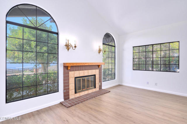 751 Wildwood Avenue, Thousand Oaks CA: https://media.crmls.org/mediaz/79401670-2a3a-40c3-9c12-cb5580a89010.jpg