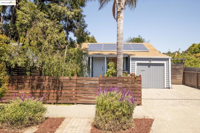 820 Amador St, Richmond CA: https://media.crmls.org/mediaz/79401dbb-eb0a-4498-b9bf-56515b2e5fe1.jpg