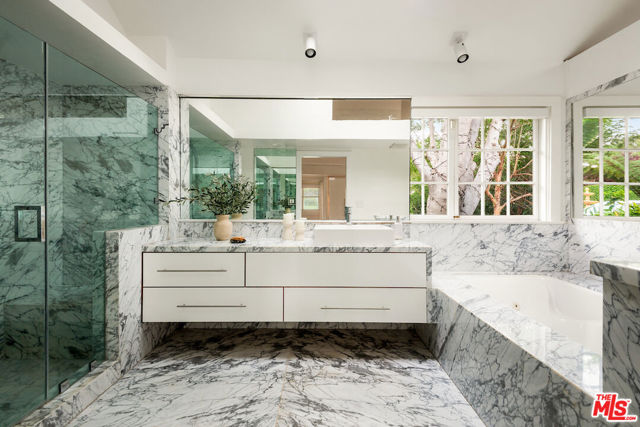 9996 Sunset Boulevard, Beverly Hills CA: https://media.crmls.org/mediaz/794108e0-5fdc-4abf-a71e-634a4ee9f923.jpg