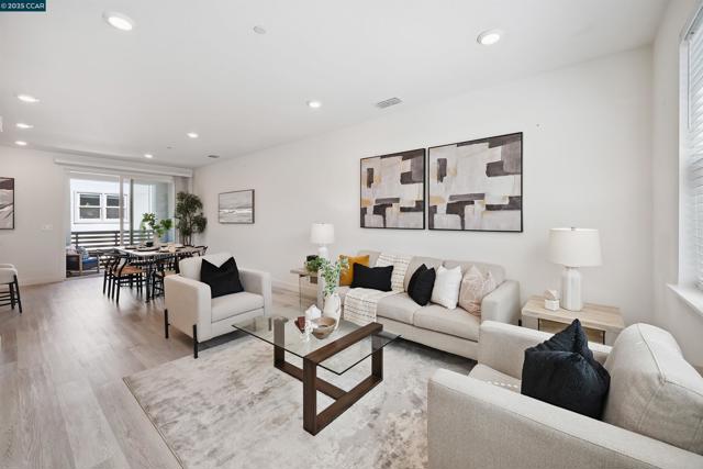92 Zenith Cmn, Fremont CA: https://media.crmls.org/mediaz/794166e2-d150-4c79-92fa-0e1273ee8597.jpg