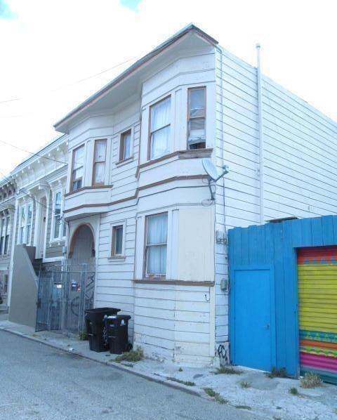 1152 Treat Avenue, San Francisco CA: https://media.crmls.org/mediaz/7941ac02-d689-4dd7-a7b9-56e1856c78c9.jpg