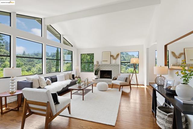 151 La Espiral, Orinda CA: https://media.crmls.org/mediaz/7941b041-dd6a-429c-9f5b-08430a090aab.jpg