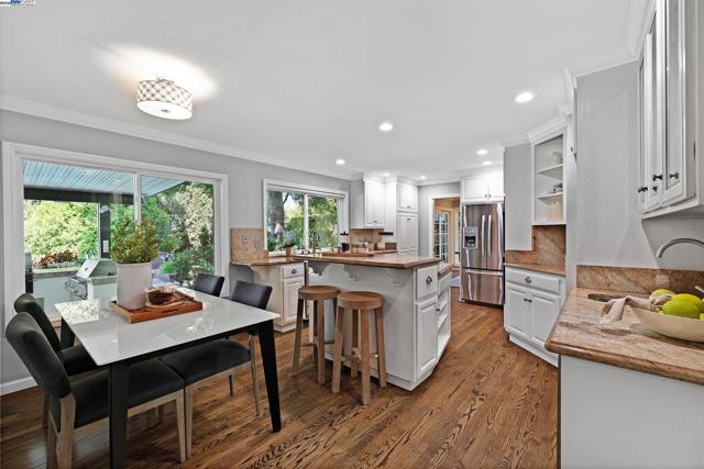 519 Ellesmere Dr, Walnut Creek CA: https://media.crmls.org/mediaz/79423f60-fe39-40f7-8f05-ed25479dee8b.jpg