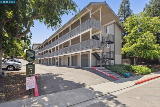 3847 Vineyard Ave, Pleasanton CA: https://media.crmls.org/mediaz/7942c4db-ca2e-42db-bb1d-a01e6e25b525.jpg