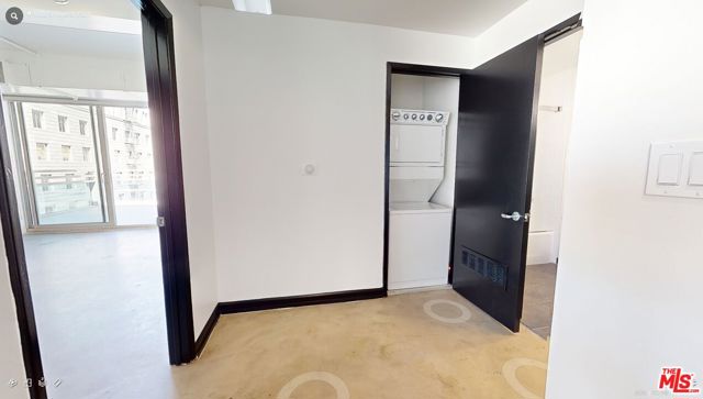 1000 S Hope Street, Los Angeles CA: https://media.crmls.org/mediaz/7943400e-e4db-4279-a108-c8623b237783.jpg