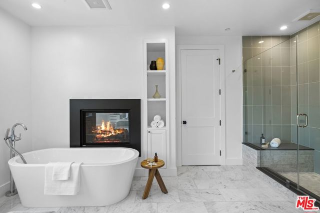 2590 Amherst Avenue, Los Angeles CA: https://media.crmls.org/mediaz/7943ae64-dbd5-499e-9abf-24f329ff1d3f.jpg