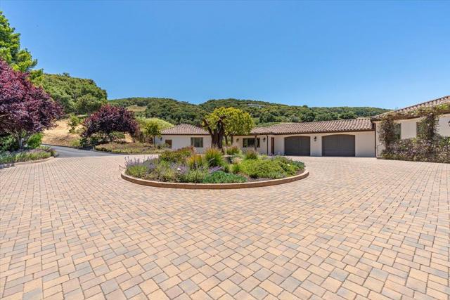 25926 Puerta Del Cajon, Monterey CA: https://media.crmls.org/mediaz/7943df71-08ea-43c9-bdc4-36fb8e7c9642.jpg