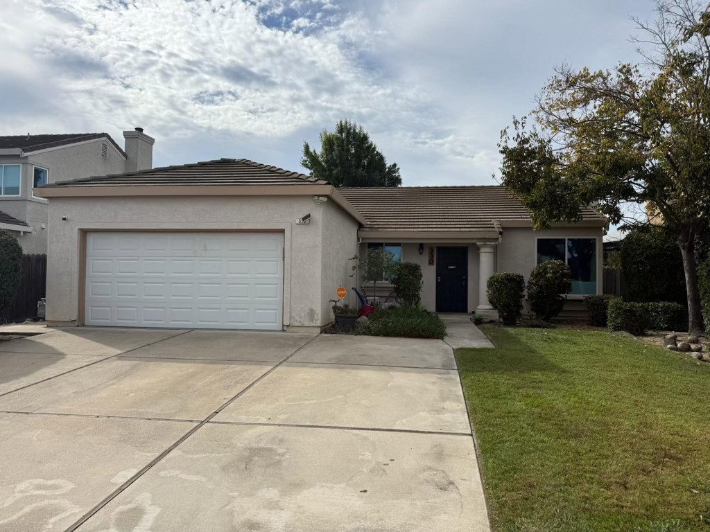 330 Lakespring Place