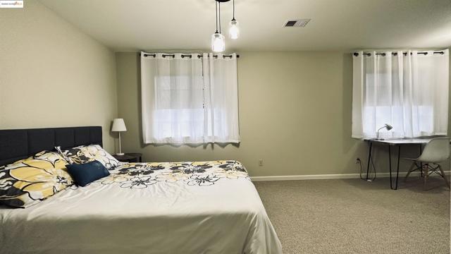2505 Market St, Oakland CA: https://media.crmls.org/mediaz/79451538-8040-4757-b709-2912bdd5e0d9.jpg