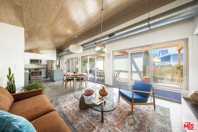 4989 Vincent Avenue, Los Angeles CA: https://media.crmls.org/mediaz/79454e5d-72f4-49dd-bfb8-ec474a91a604.jpg