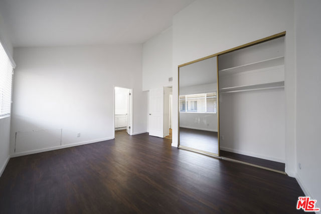 7631 Reseda Boulevard, Reseda CA: https://media.crmls.org/mediaz/7945f654-3665-4259-8609-049eb5c6b77c.jpg