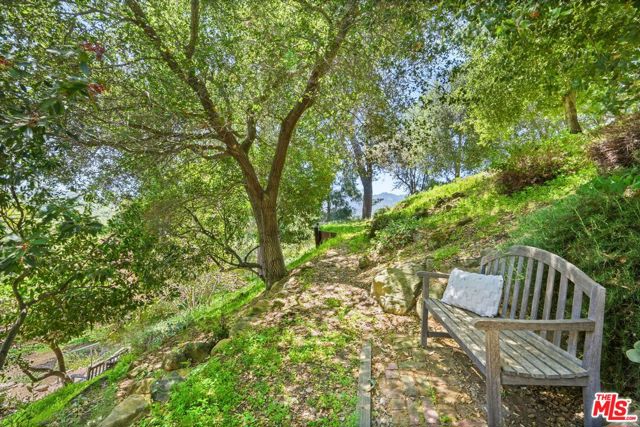 20730 Hillside Drive, Topanga CA: https://media.crmls.org/mediaz/79467d53-8fe0-4f92-81c8-609204d9944c.jpg