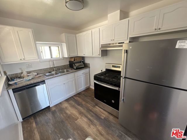 419 La Colina Drive, Inglewood CA: https://media.crmls.org/mediaz/794697aa-80fc-4fab-98af-5f01c1a7d320.jpg