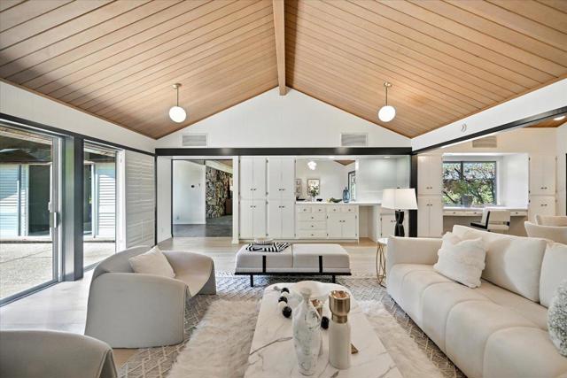 14582 Horseshoe Court, Saratoga CA: https://media.crmls.org/mediaz/7946c33f-df8c-41fc-814d-d58d1849bb55.jpg