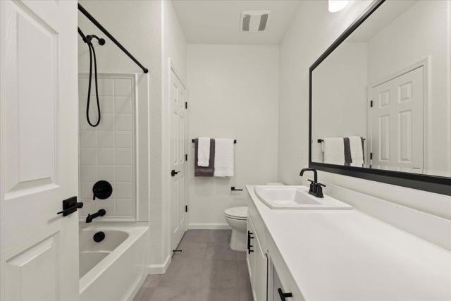 829 Crow Creek Circle, Galt CA: https://media.crmls.org/mediaz/79481b81-9d69-4757-b94d-341ddb1406c7.jpg