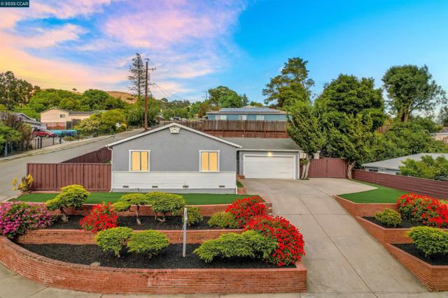2951 Estates Ave, Pinole CA: https://media.crmls.org/mediaz/7948d557-79b6-47ed-b1b1-0a8fb85fb7a3.jpg