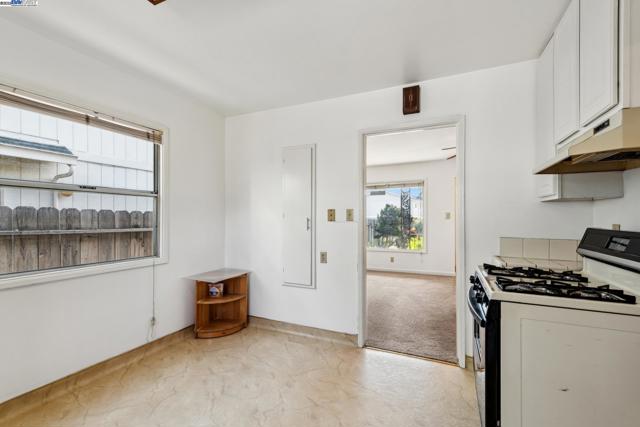 21032 Baker Rd, Castro Valley CA: https://media.crmls.org/mediaz/79490eaf-fa9f-4232-a04f-a76391984690.jpg