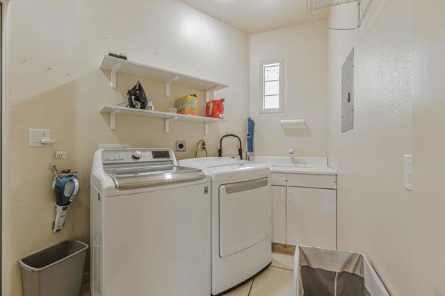 50 Schmidt Court, Hollister CA: https://media.crmls.org/mediaz/7949e988-1411-420e-9546-1e750d65be26.jpg