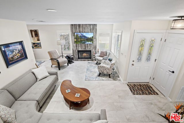 877 Chelsea Court, Simi Valley CA: https://media.crmls.org/mediaz/794a054b-fc7a-431a-ba64-b8eadc1a5dd2.jpg