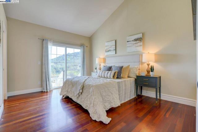 1228 Copper Peak Ln, San Jose CA: https://media.crmls.org/mediaz/794a4813-b01e-4e21-968e-98e424eb2df1.jpg
