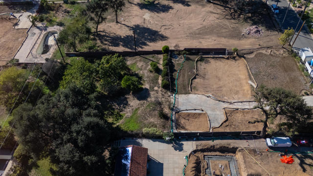 1660 Homewood Drive, Altadena CA: https://media.crmls.org/mediaz/794a79d1-3987-4cc4-9836-5fdb649990cc.jpg