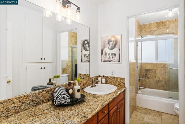 1950 Emerald St, Concord CA: https://media.crmls.org/mediaz/794a8184-6ad6-4d4d-838f-f2c45021350e.jpg
